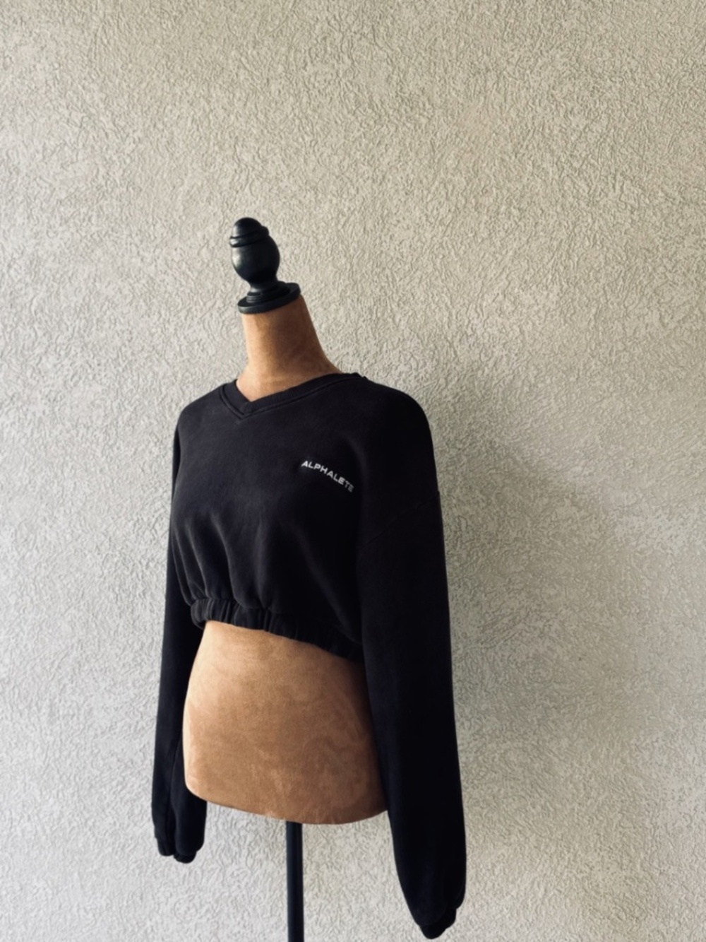 Alphalete Black Cropped Logo Sweater Gym Training Women's Size Medium Activewear